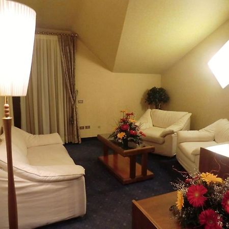 מונטבלונה Hotel Bellavista מראה חיצוני תמונה