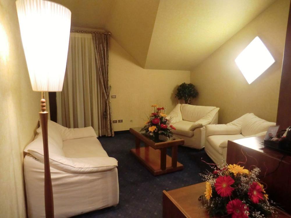 מונטבלונה Hotel Bellavista מראה חיצוני תמונה
